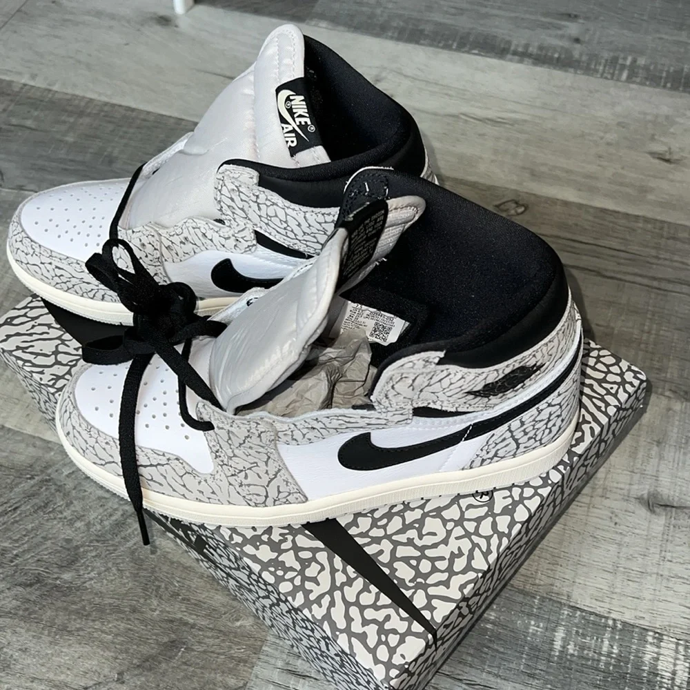 Nike Air Jordan 1 retro high OG NEW WITH BOX - Picture 3 of 10